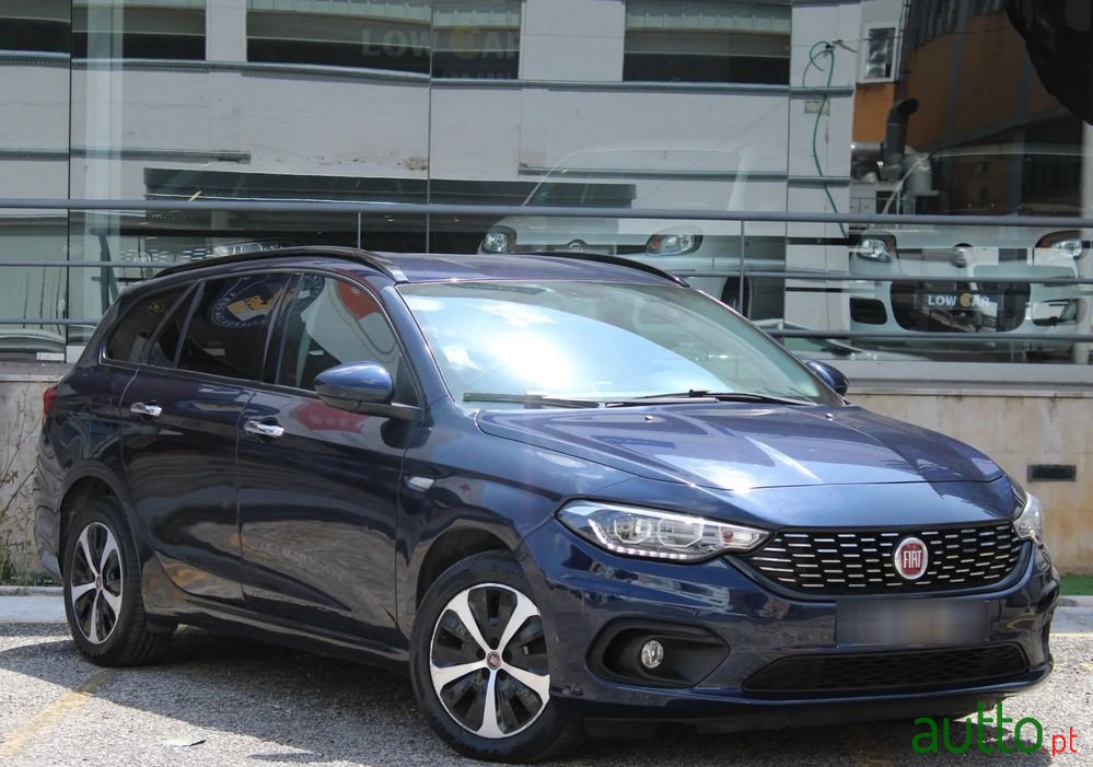 2018' Fiat Tipo Station Wagon photo #2