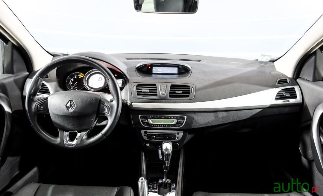 2014' Renault Megane Break photo #5