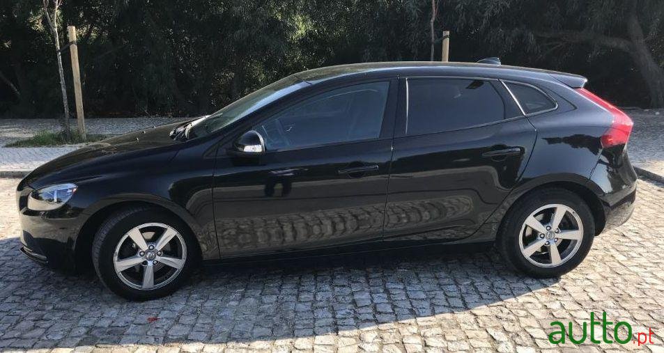 2013' Volvo V40 D2 photo #1