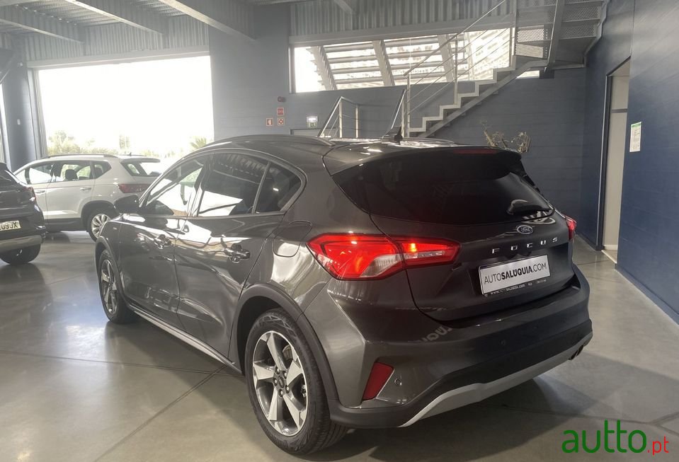 2021' Ford Focus photo #3