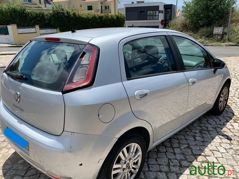 2012' Fiat Punto photo #5