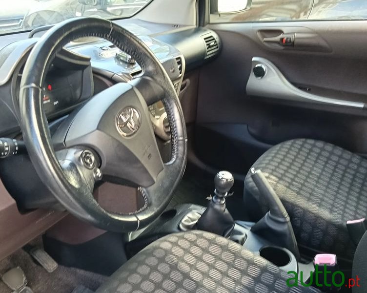 2009' Toyota iQ 1.0 Vvt-I photo #5