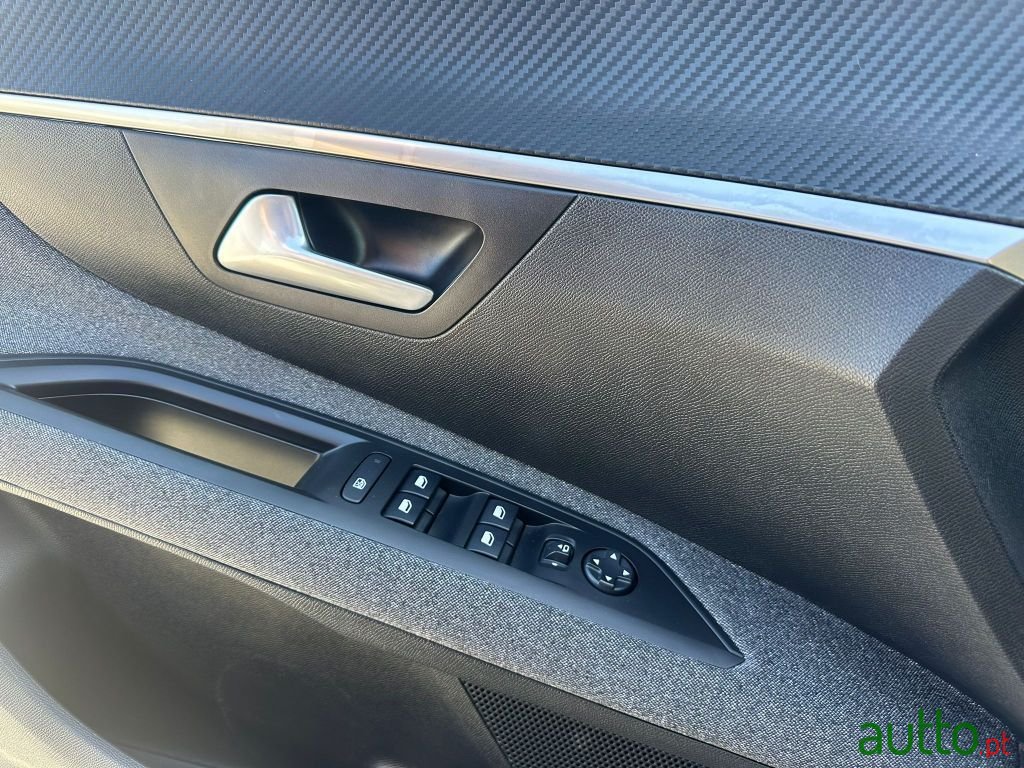 2020' Peugeot 5008 photo #5