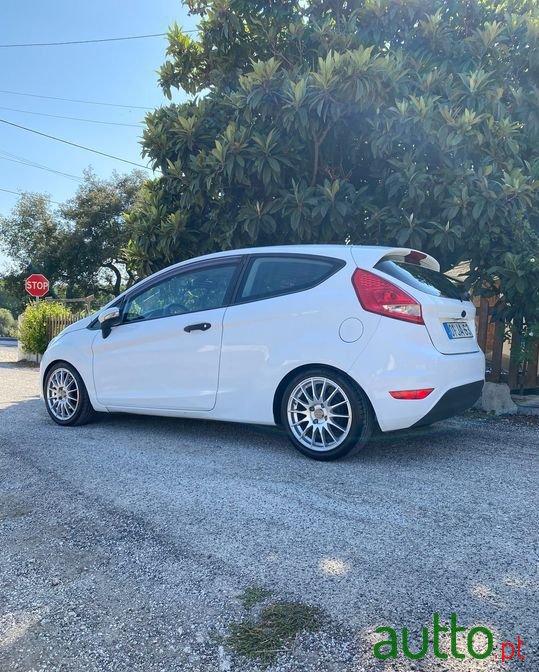 2010' Ford Fiesta photo #4