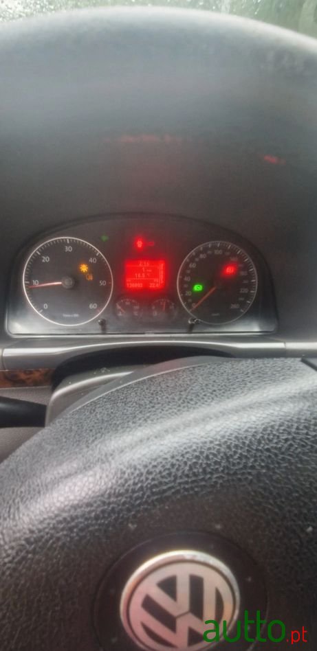 2010' Volkswagen Touran photo #3