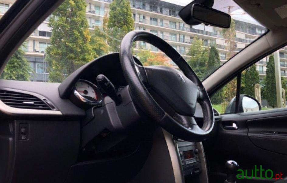 2008' Peugeot 207 Sw photo #3