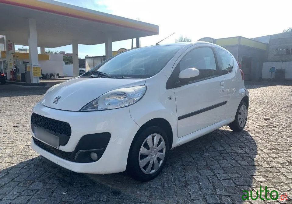 2013' Peugeot 107 photo #4