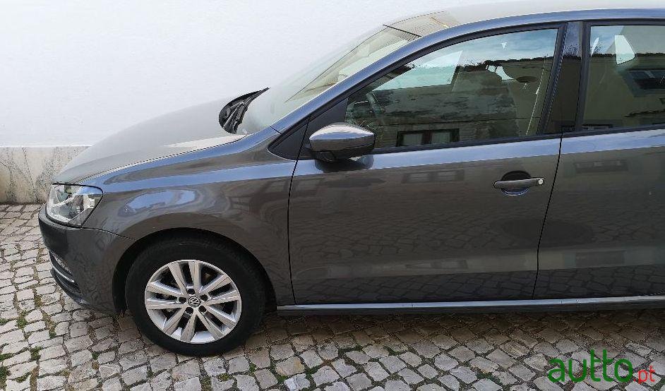 2014' Volkswagen Polo photo #2