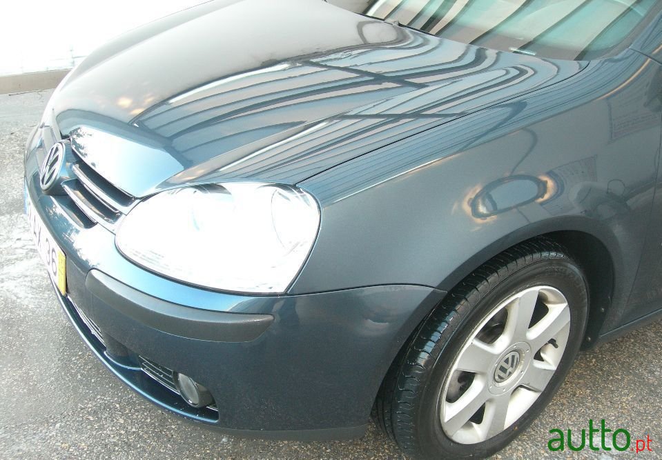 2005' Volkswagen Golf photo #2