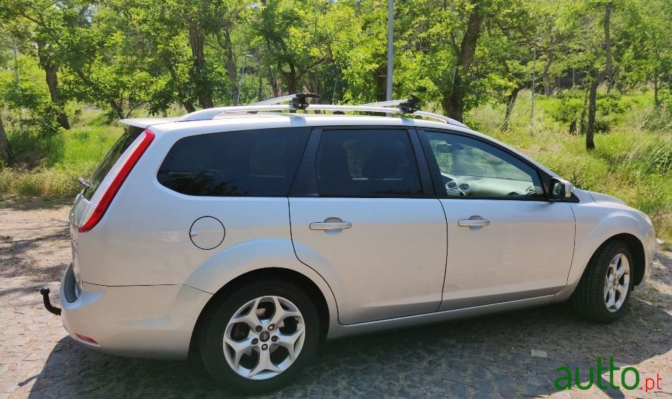 2011' Ford Focus Sw photo #1