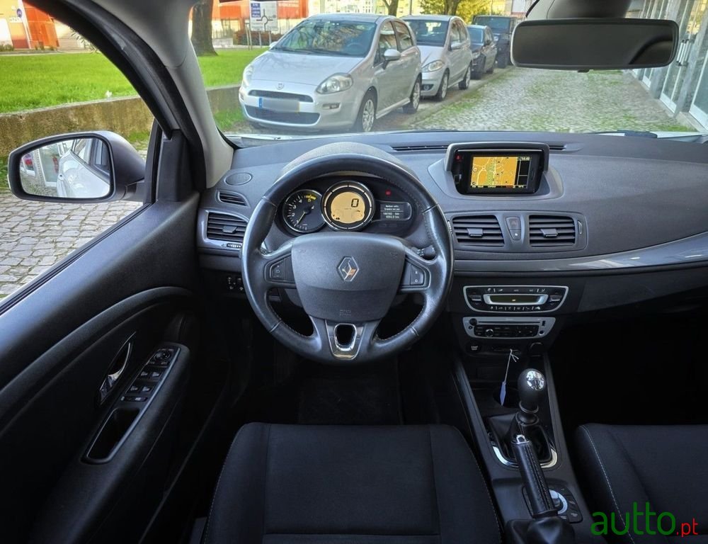 2016' Renault Megane Sport Tourer photo #6