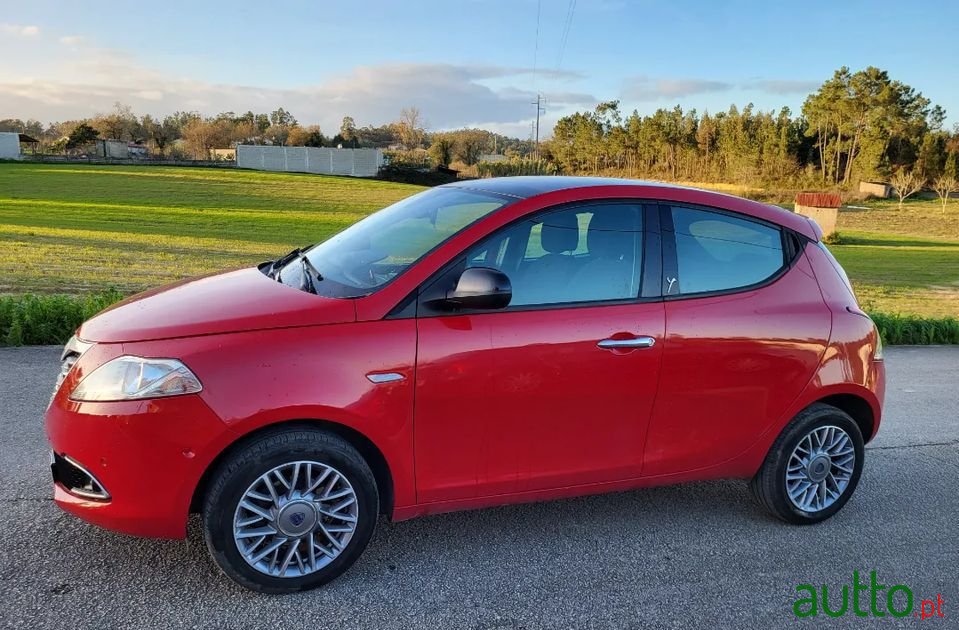 2012' Lancia Ypsilon photo #6