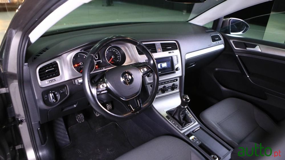 2016' Volkswagen Golf photo #6