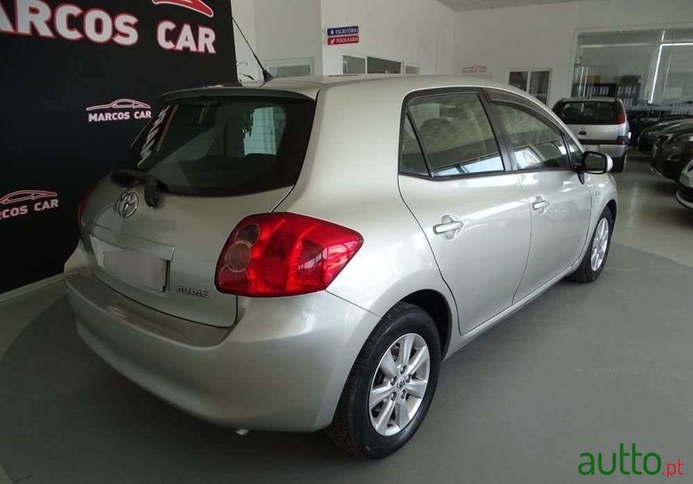 2009' Toyota Auris photo #5