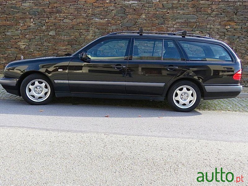 1998' Mercedes-Benz E 290 Td Elegance photo #1