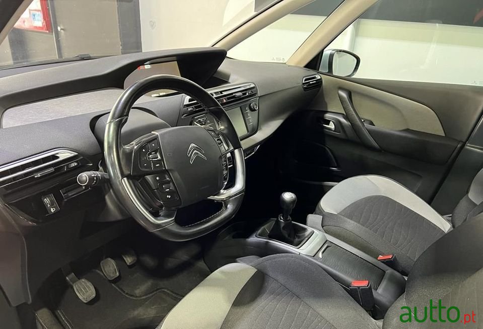 2016' Citroen C4 Grand Picasso photo #5