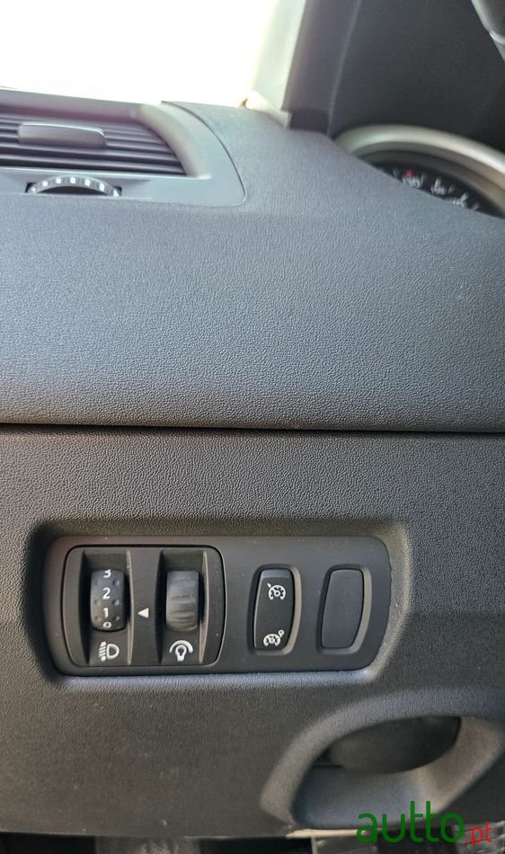 2005' Renault Megane photo #6