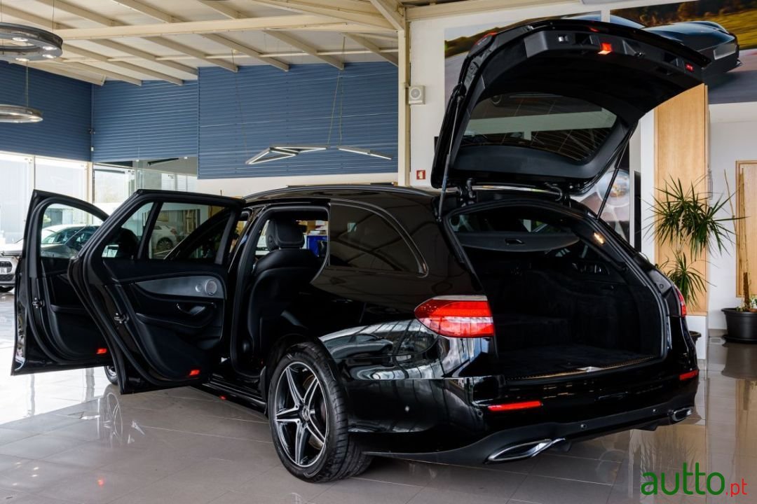 2019' Mercedes-Benz E-300 photo #6