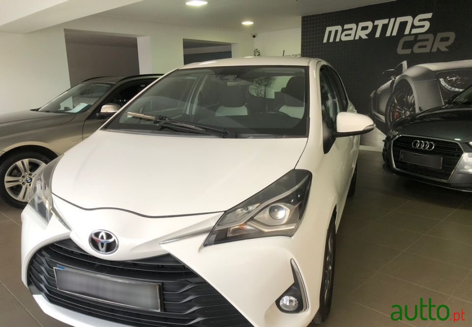 2017' Toyota Yaris photo #1