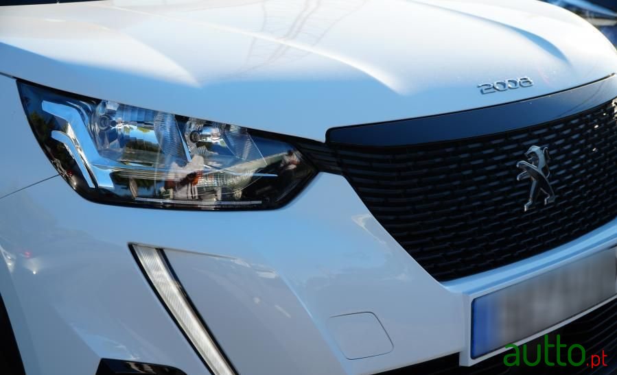 2021' Peugeot 2008 photo #4