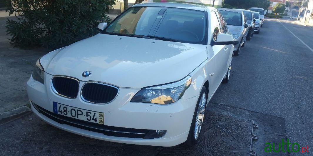 2009' BMW 520 520D photo #2