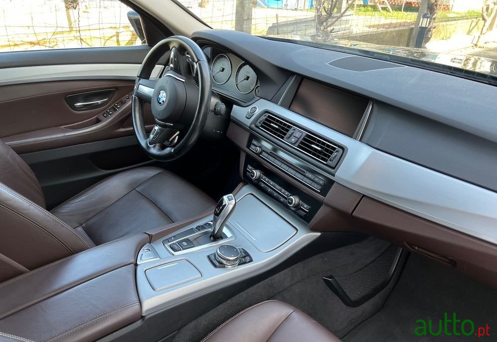 2016' BMW 520 Gran Turismo photo #1