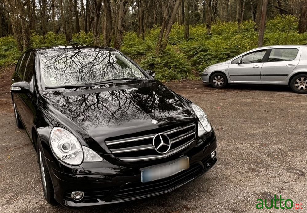 2009' Mercedes-Benz R 350 photo #6