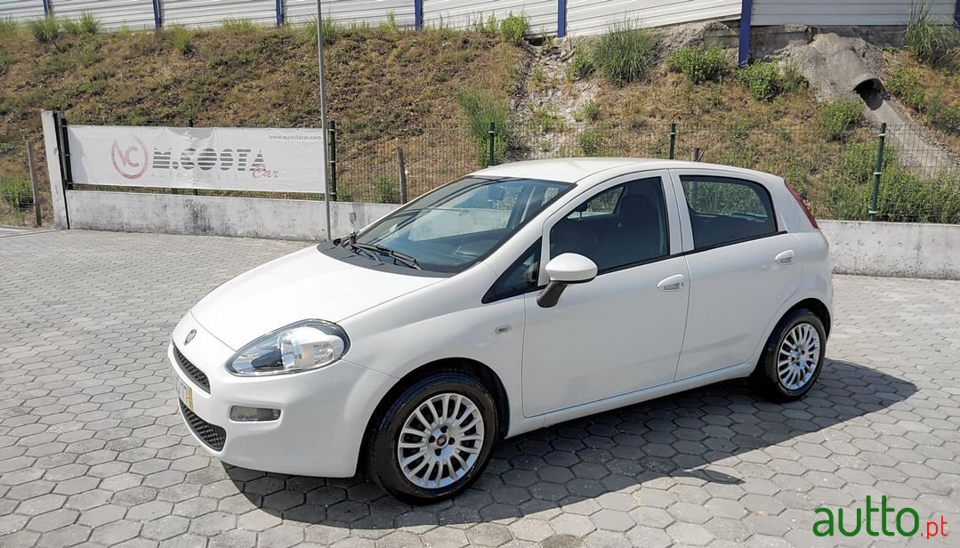 2015' Fiat Punto photo #3