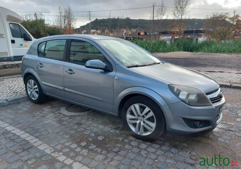 2007' Opel Astra photo #1