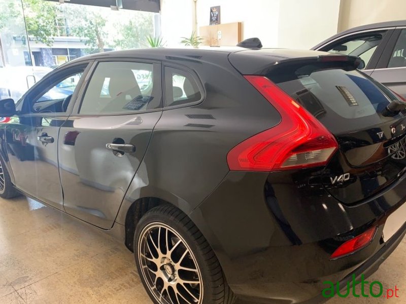 2015' Volvo V40 photo #6