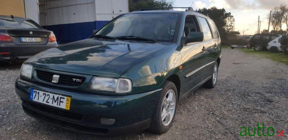 1998' SEAT Cordoba Vario photo #2