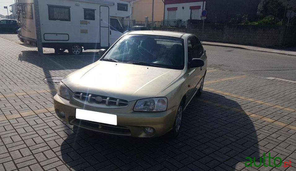 2001' Hyundai Accent photo #4
