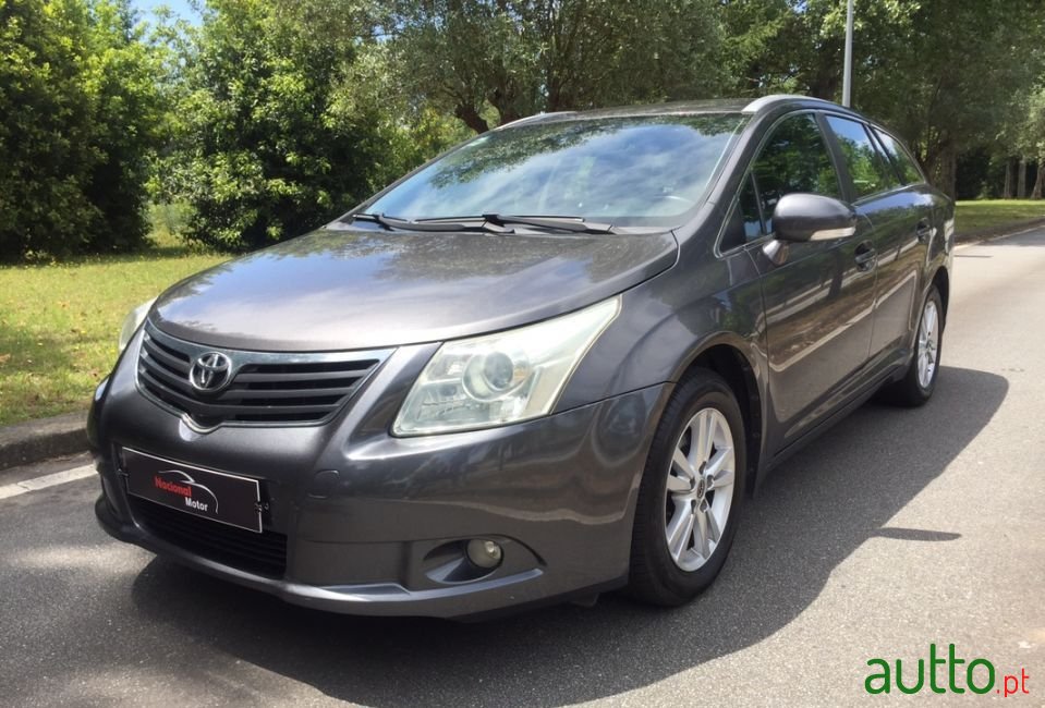 2009' Toyota Avensis Sw photo #1