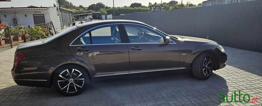 2010' Mercedes-Benz 350 photo #6