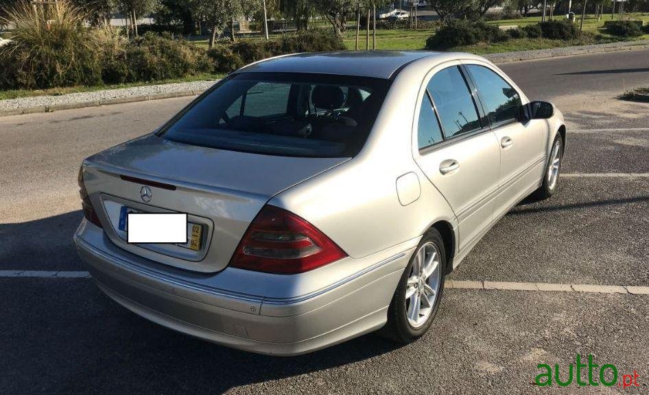 2002' Mercedes-Benz C-220 Avantgarde photo #2