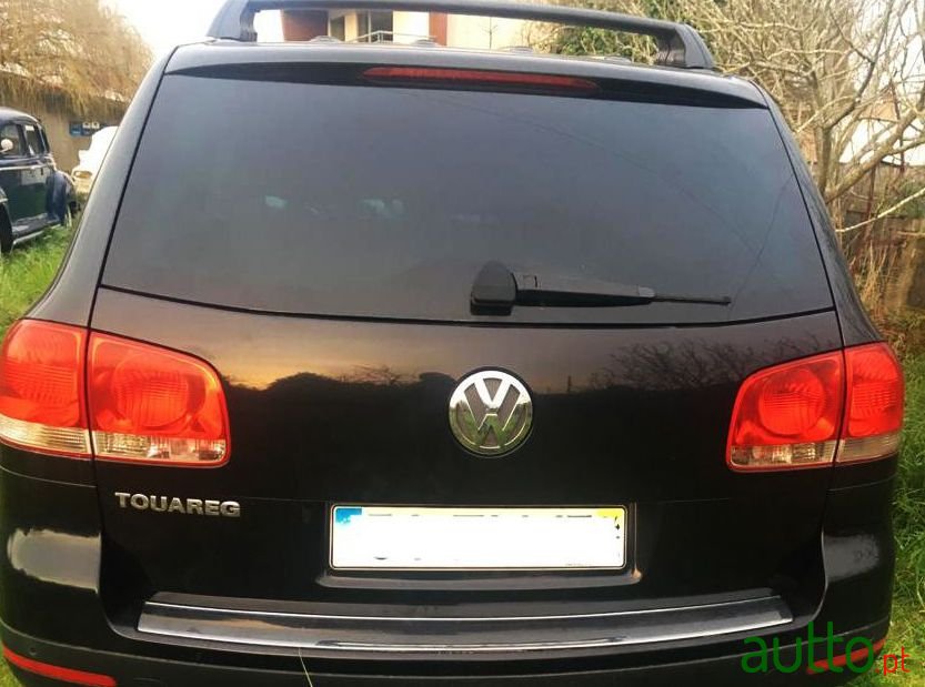 2004' Volkswagen Touareg photo #3