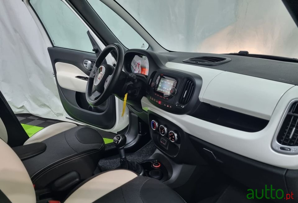 2016' Fiat 500L photo #3