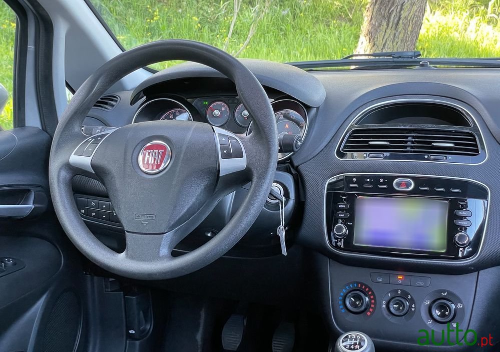 2014' Fiat Punto photo #3