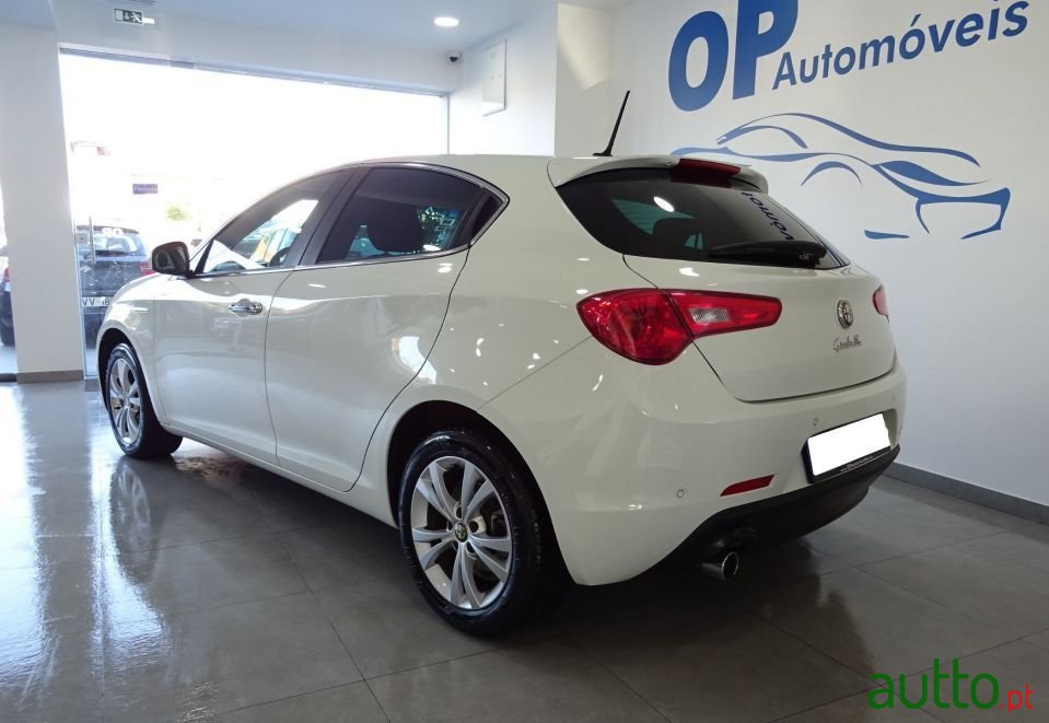 2014' Alfa Romeo Giulietta photo #3