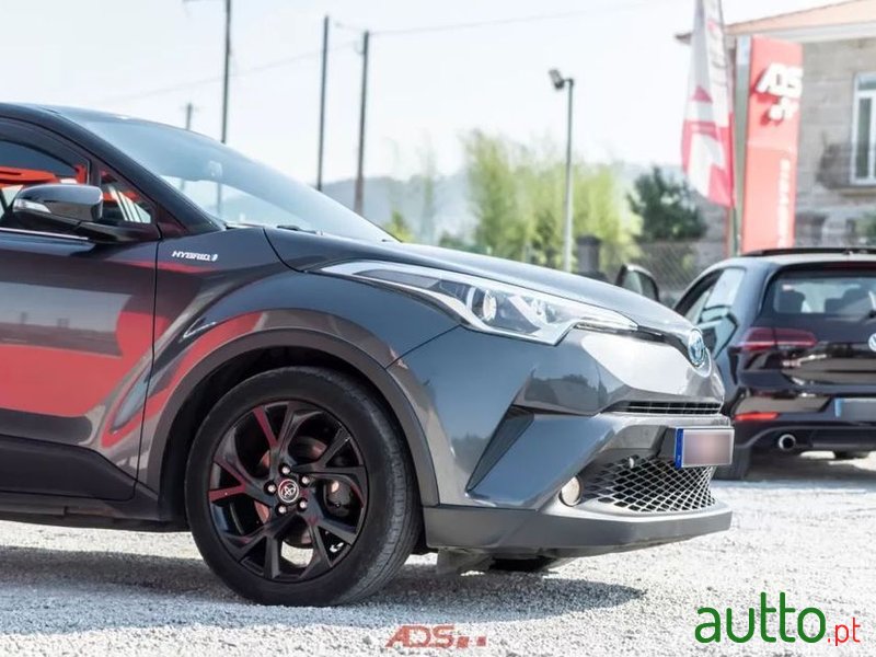 2018' Toyota C-HR 1.8 Hsd Exclusive photo #2