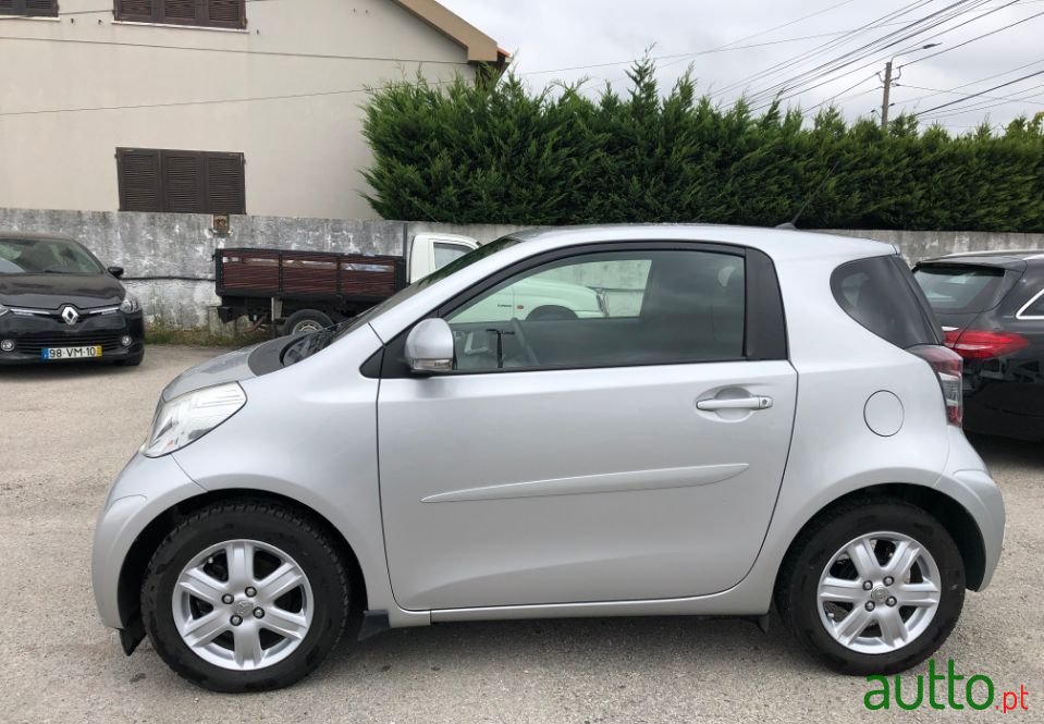 2009' Toyota iQ photo #5