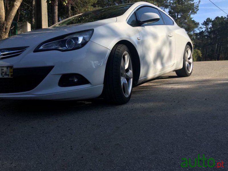 2012' Opel Astra Gtc 1.7 Cdti photo #2