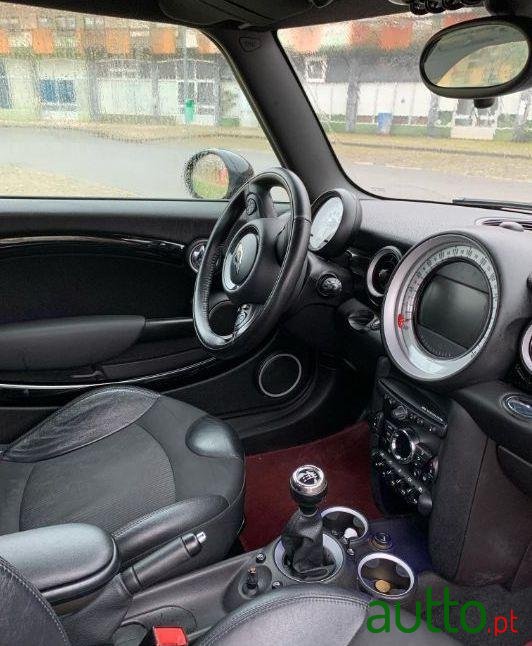 2012' MINI Clubman Cooper D photo #2