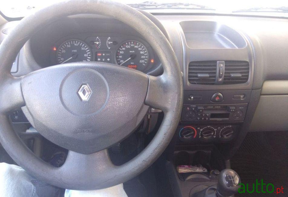 2001' Renault Clio B-Clio photo #1