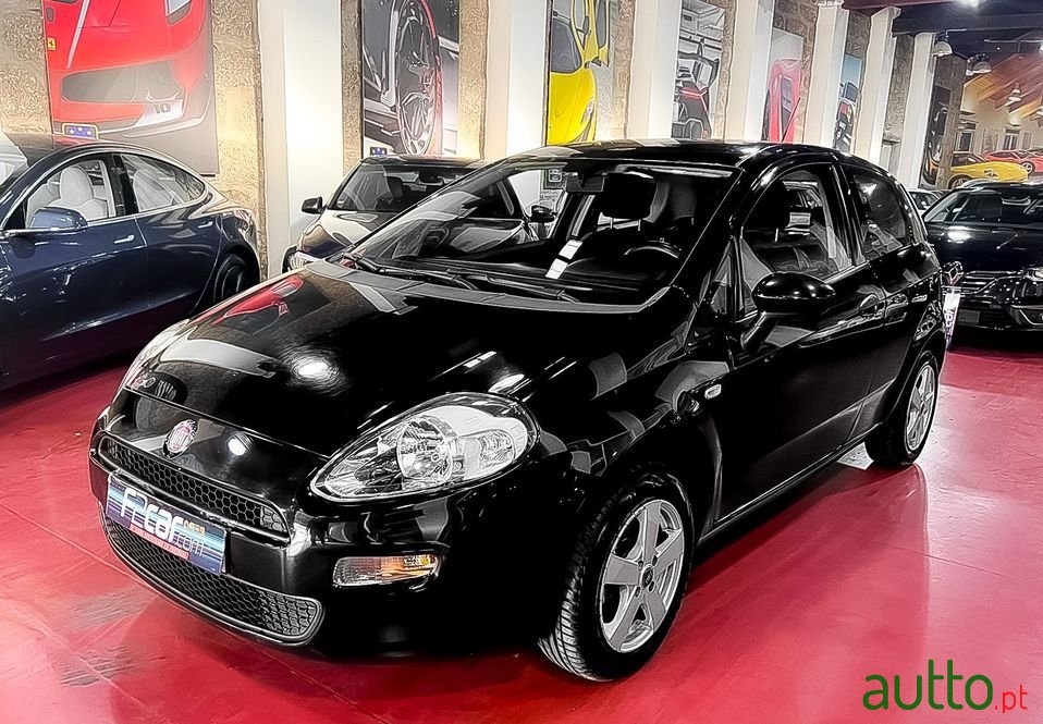 2014' Fiat Punto photo #1