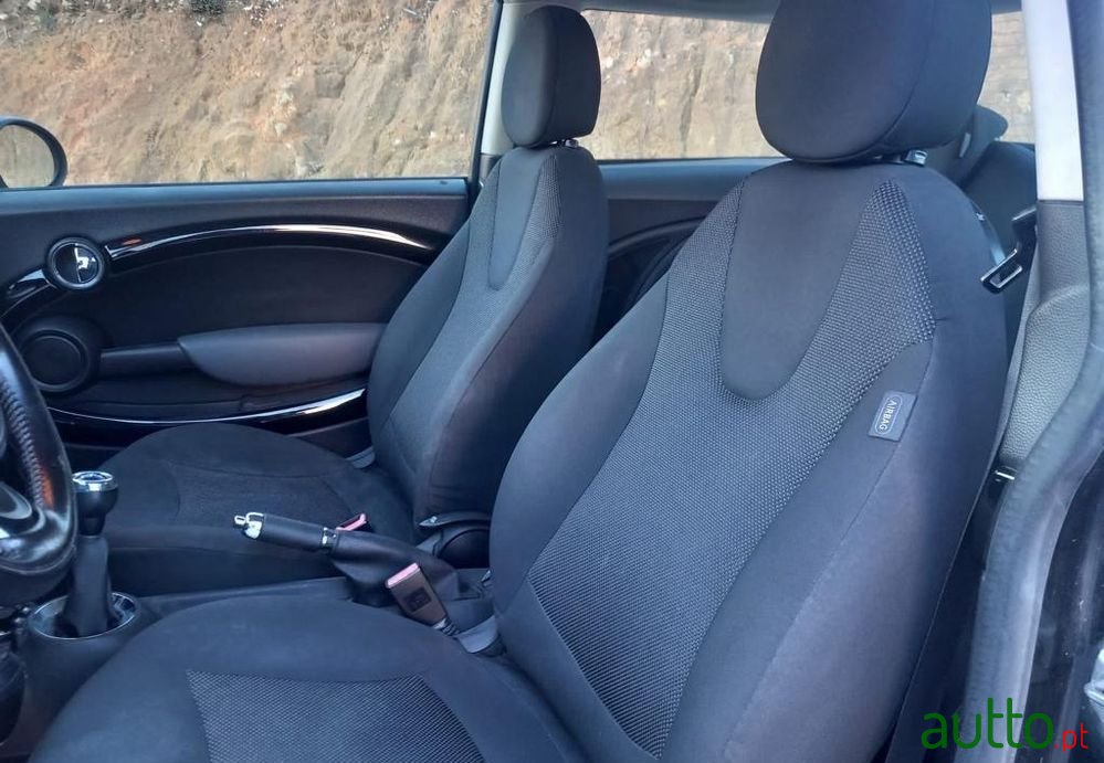 2010' MINI One D photo #5