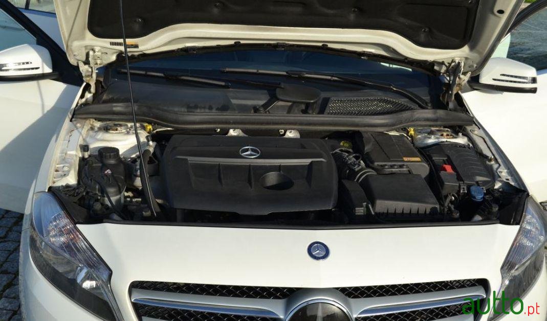 2013' Mercedes-Benz A-180 Cdi photo #5