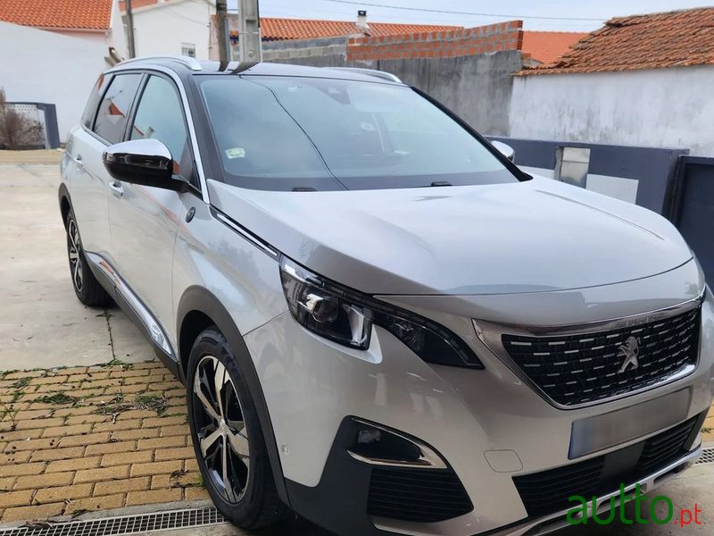2020' Peugeot 5008 photo #3