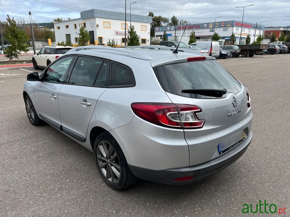 2010' Renault Megane Sport Tourer photo #3