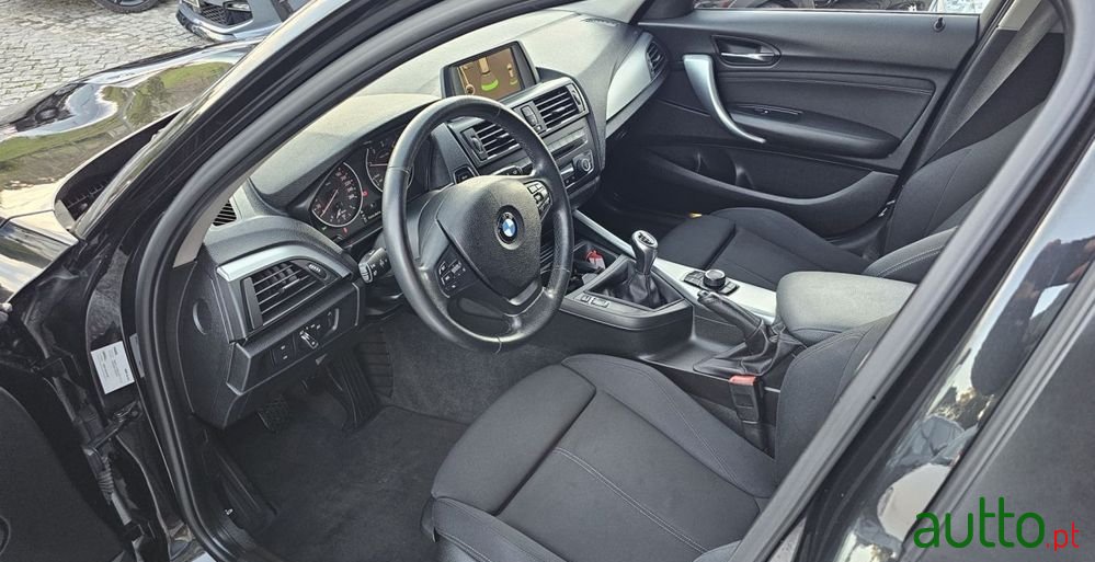 2012' BMW 118 D Line Sport photo #6